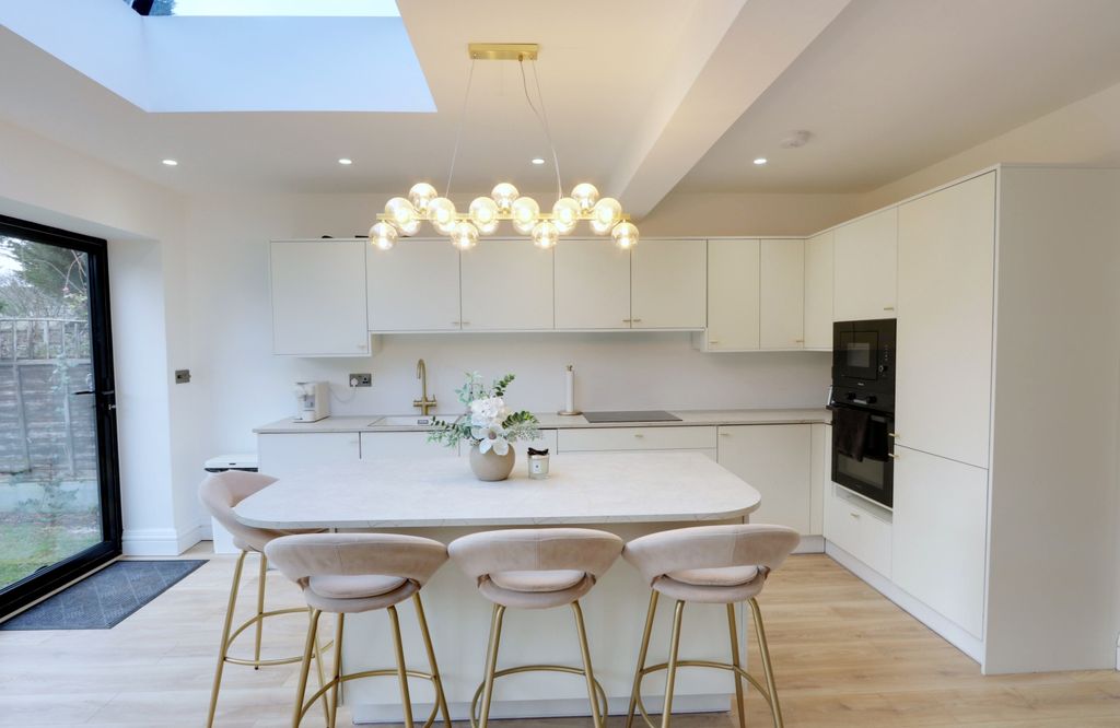 Property photo 1 of 21 Kitchen 2