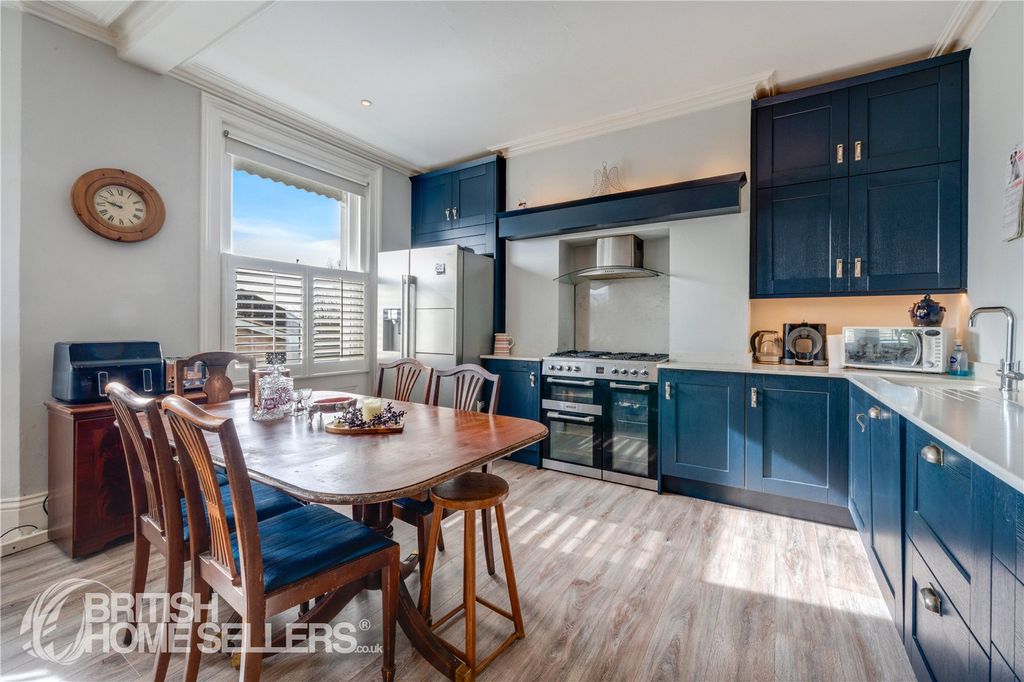 Property photo 2 of 15 Picture No. 05