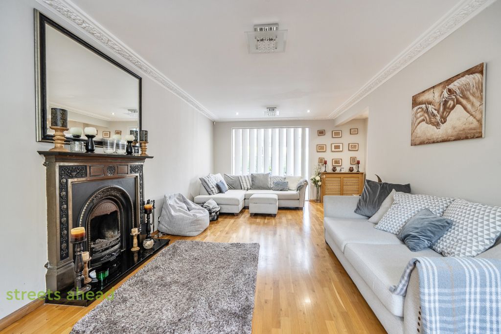Property photo 3 of 23 8045E0Cf-8F20-43A...