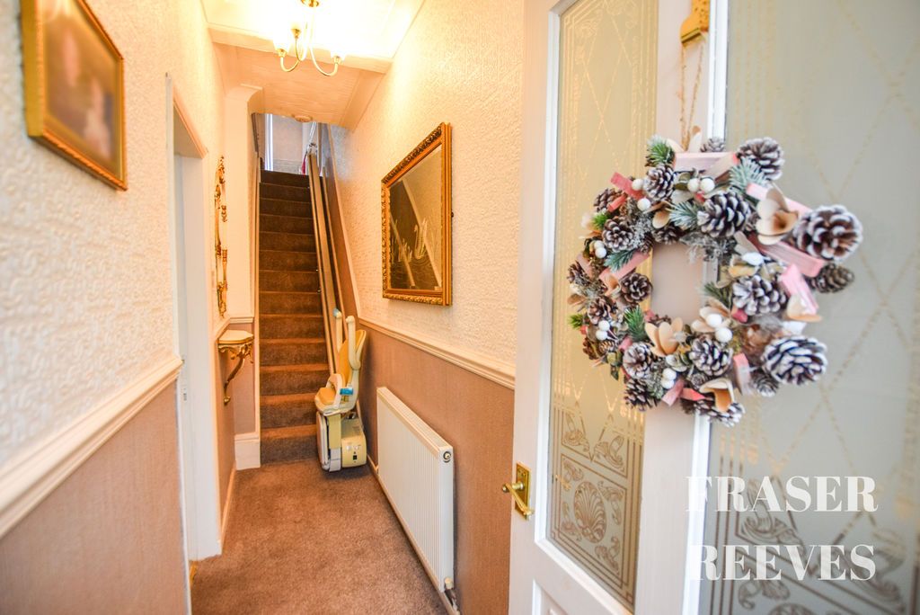 Property photo 2 of 17 Entrance Hall