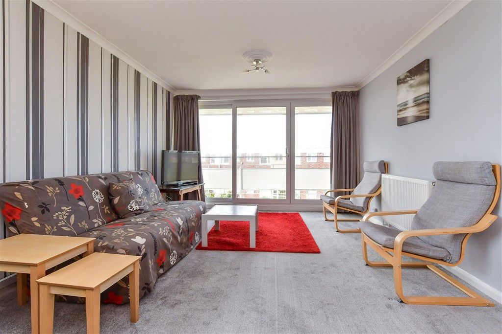 Property photo 1 of 13 Lounge