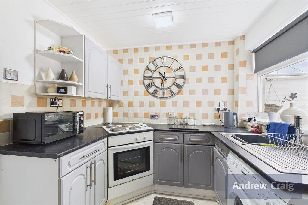 Property photo 2 of 18 Kitchen