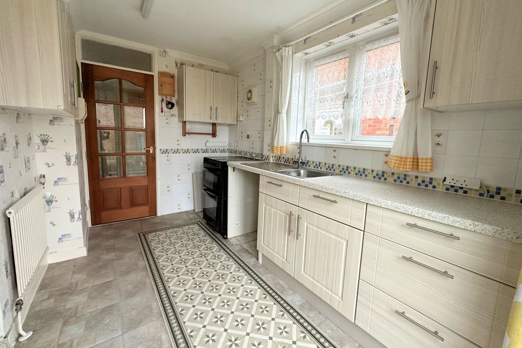 Property photo 3 of 16 Kitchen