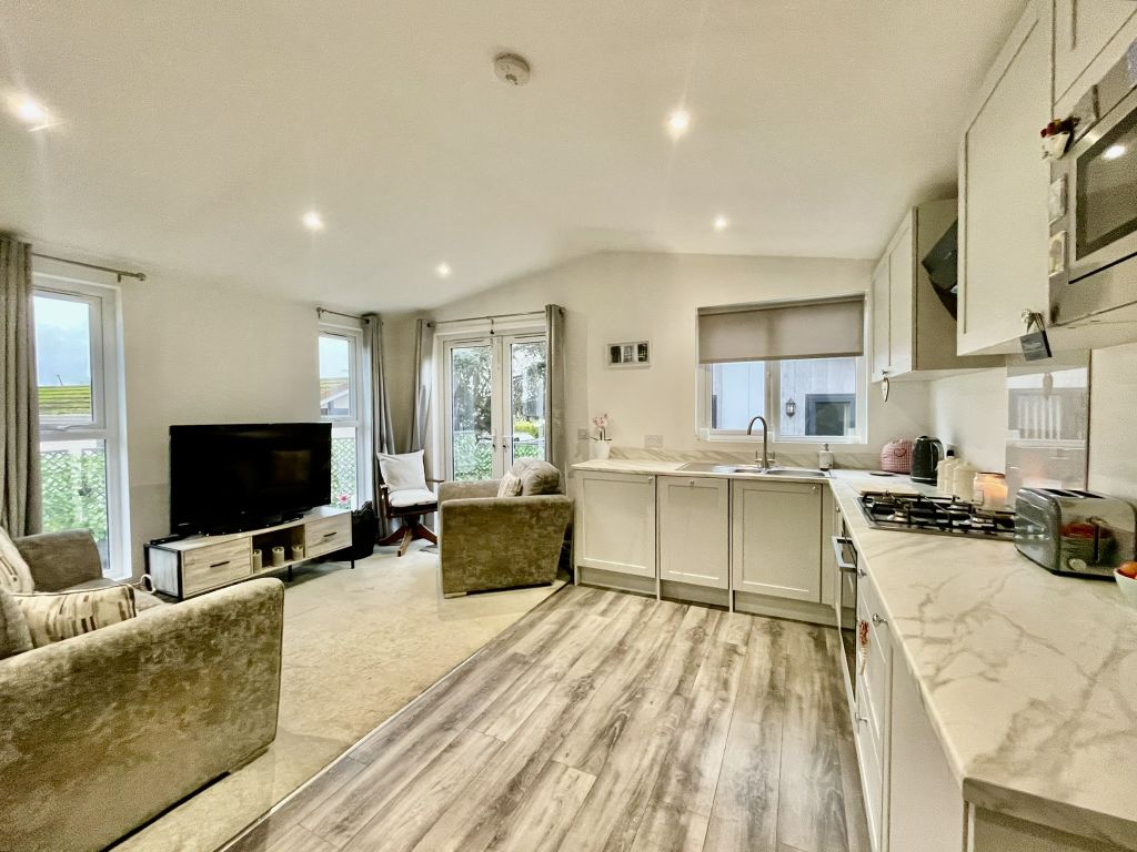 Property photo 1 of 17 Img_6951