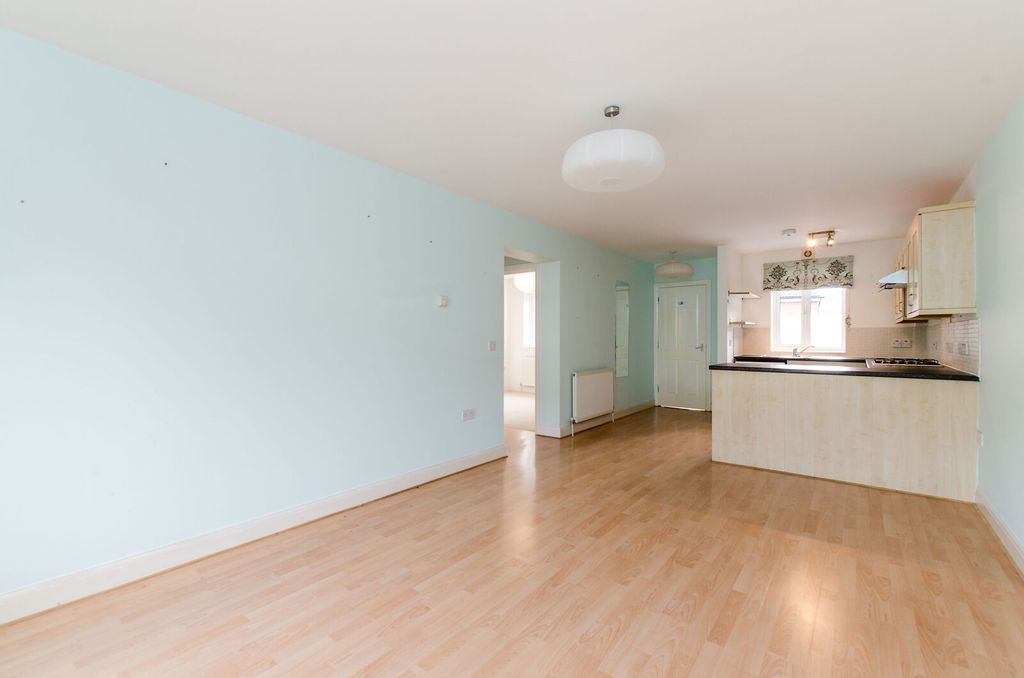 Property photo 2 of 8