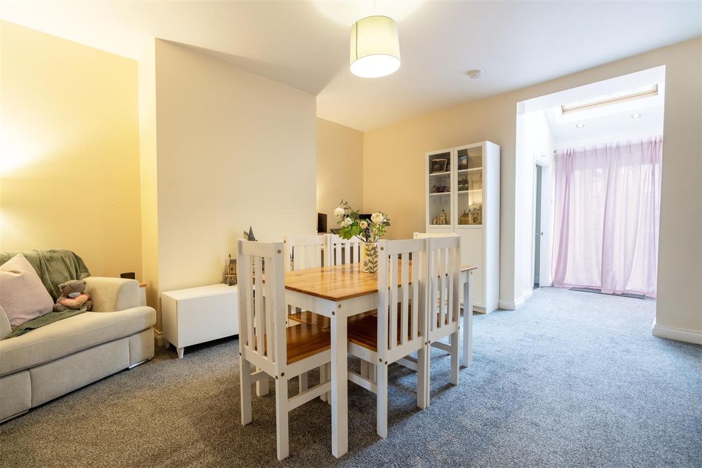 Property photo 3 of 10 Dining Room
