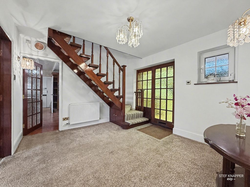 Property photo 2 of 25