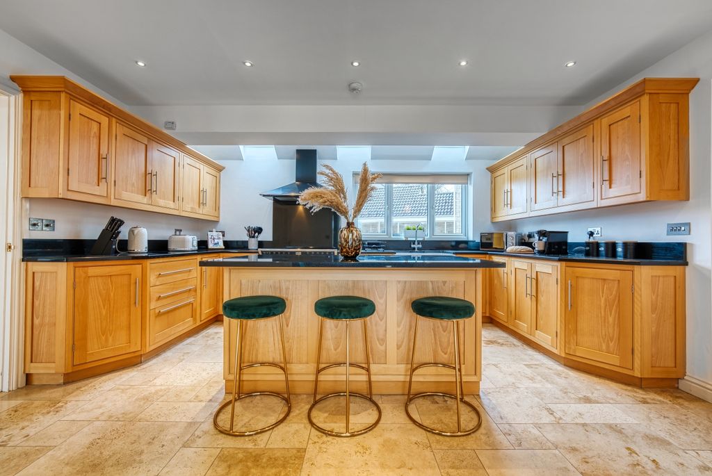 Property photo 2 of 14 Pheasant Grove__43
