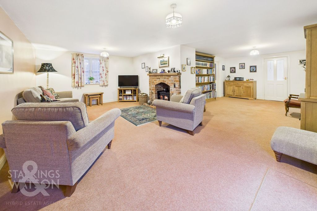 Property photo 2 of 31