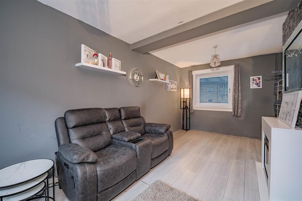 Property photo 3 of 14 18 Fintry Crescent Dundee-6.Jpg