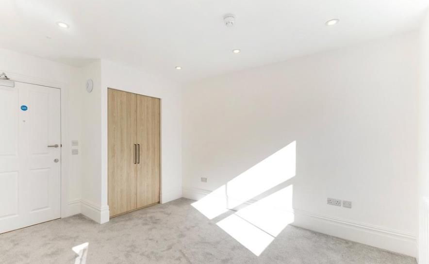 Property photo 2 of 3 25 Fitzroy Square 2 20.01.Png