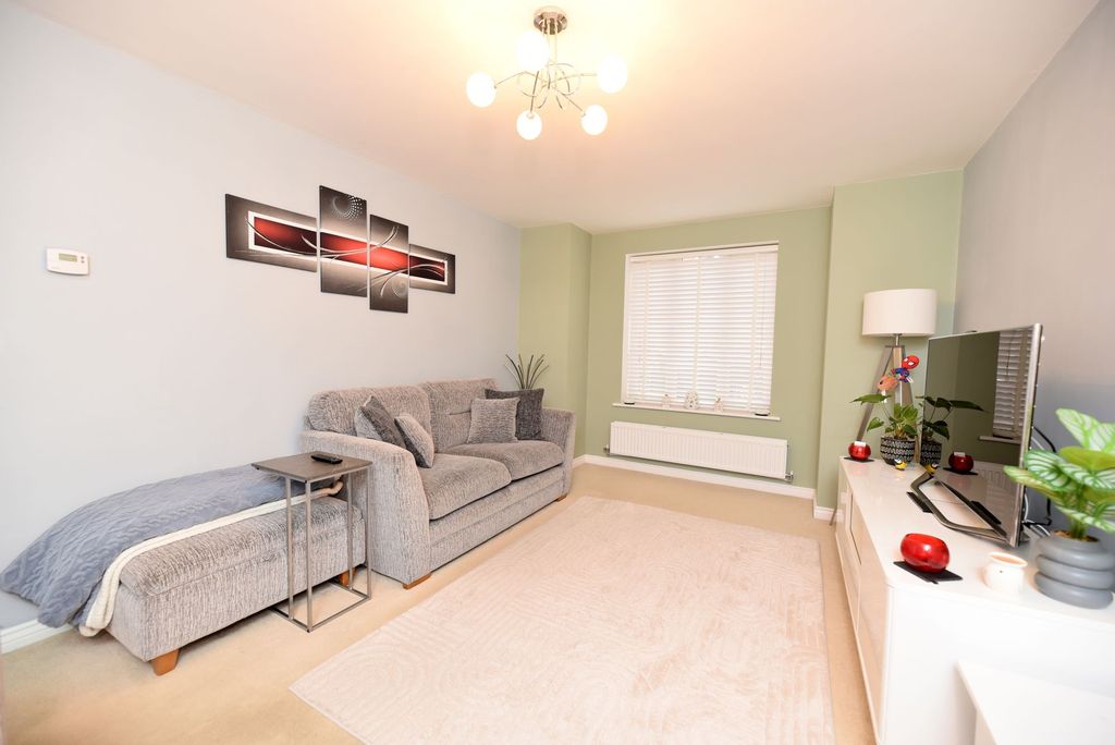 Property photo 2 of 25