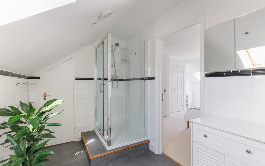 Additional image 15 of 2 bed flat for saleCowes, Isle Of Wight PO31