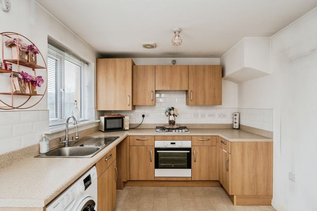 Property photo 3 of 20 Pbox-Img.Jpg