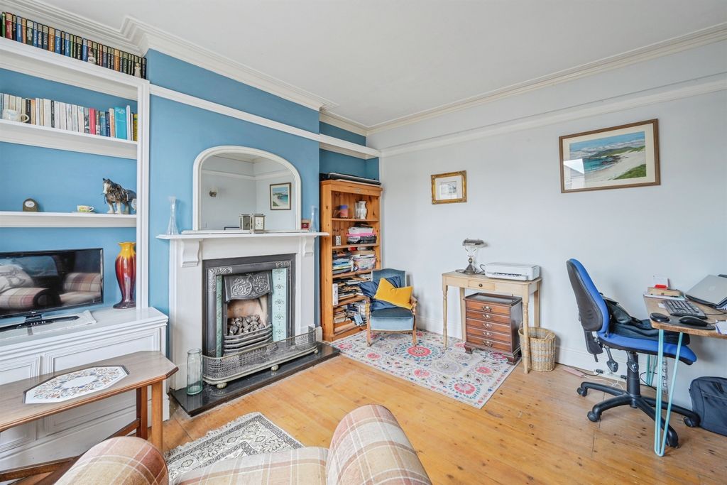 Property photo 2 of 17