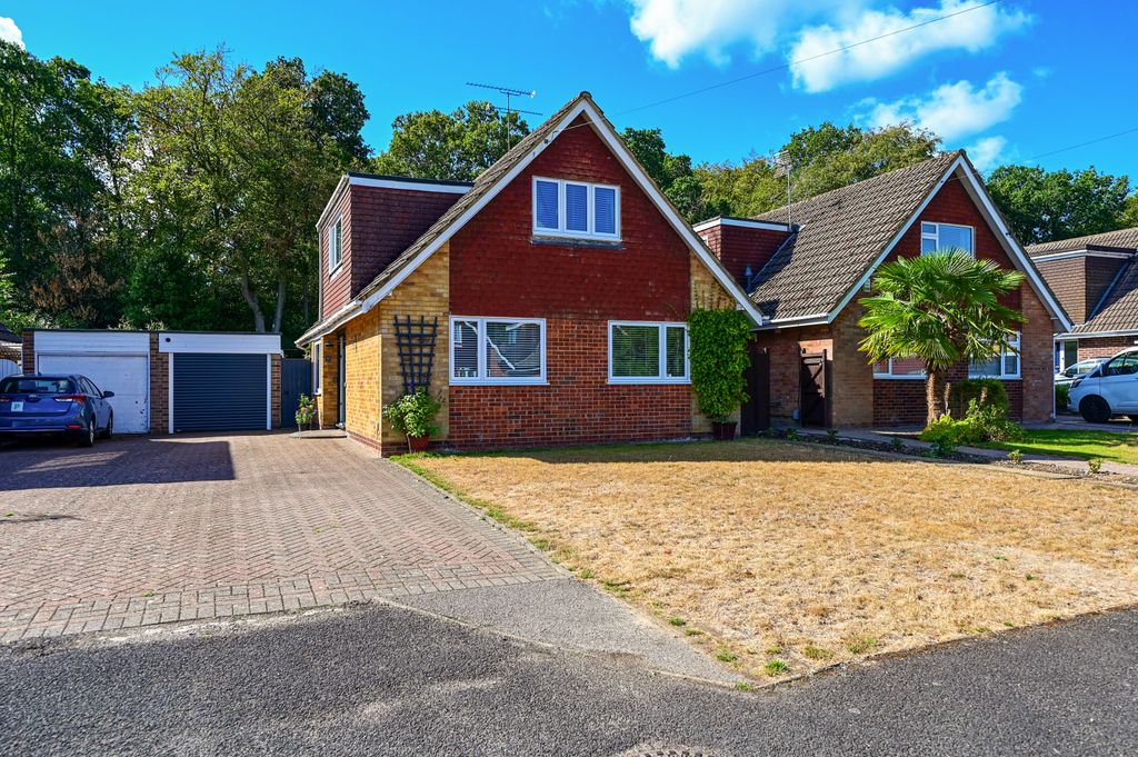 Property photo 1 of 14 52 Frogmore Park Drive (14)