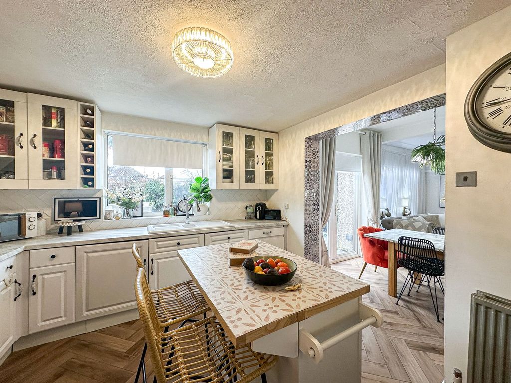 Property photo 3 of 26