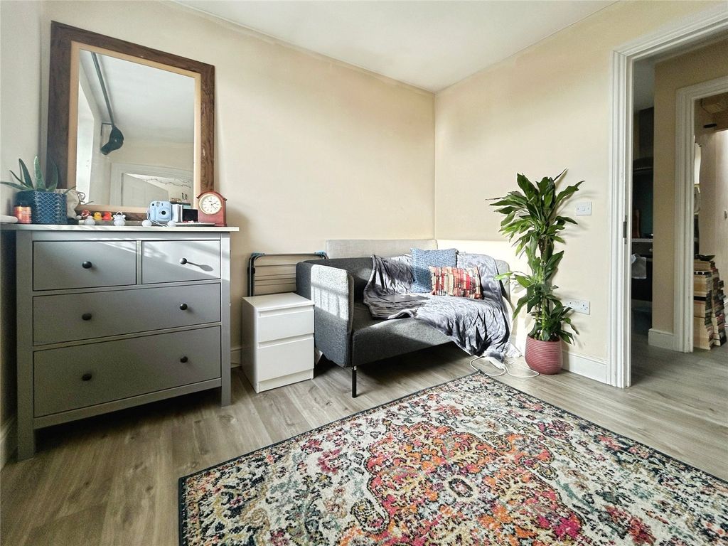 Property photo 3 of 8 Picture No. 17