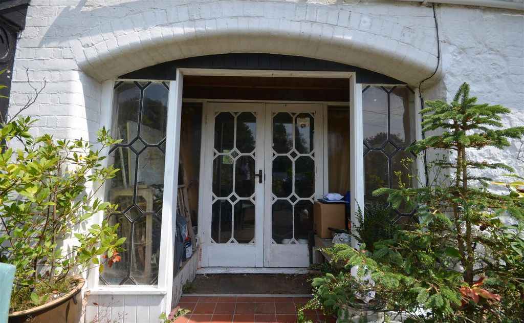 Property photo 3 of 9 Front