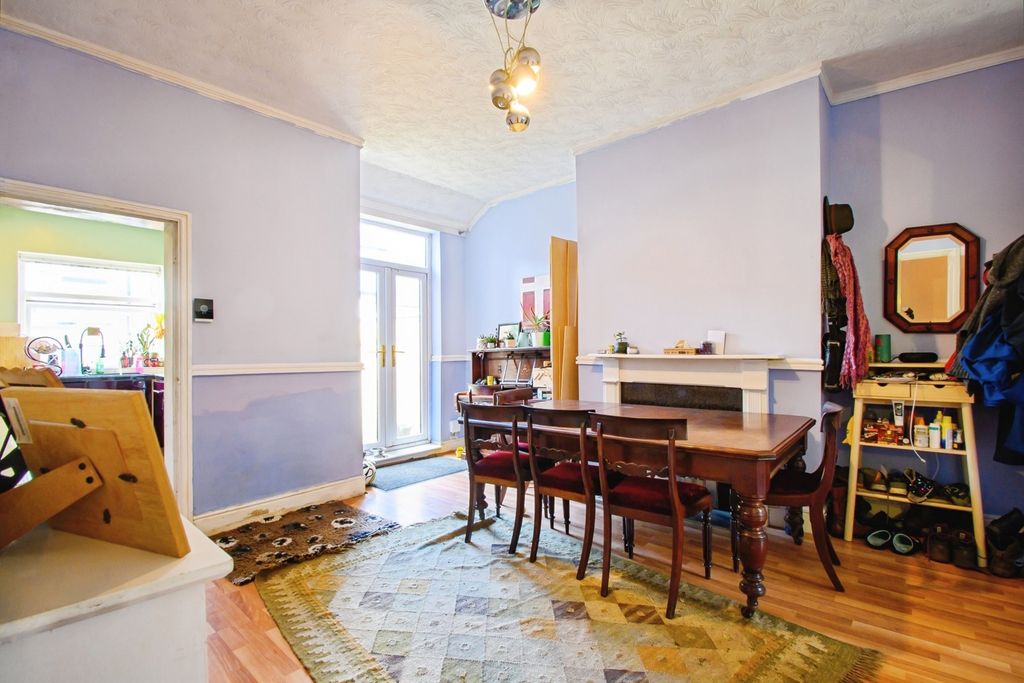 Property photo 3 of 18 Dining Room