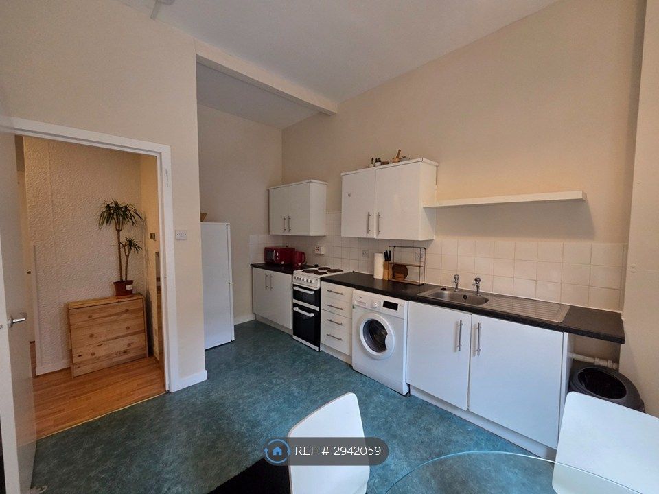 Property photo 3 of 10 Dining Kitchen