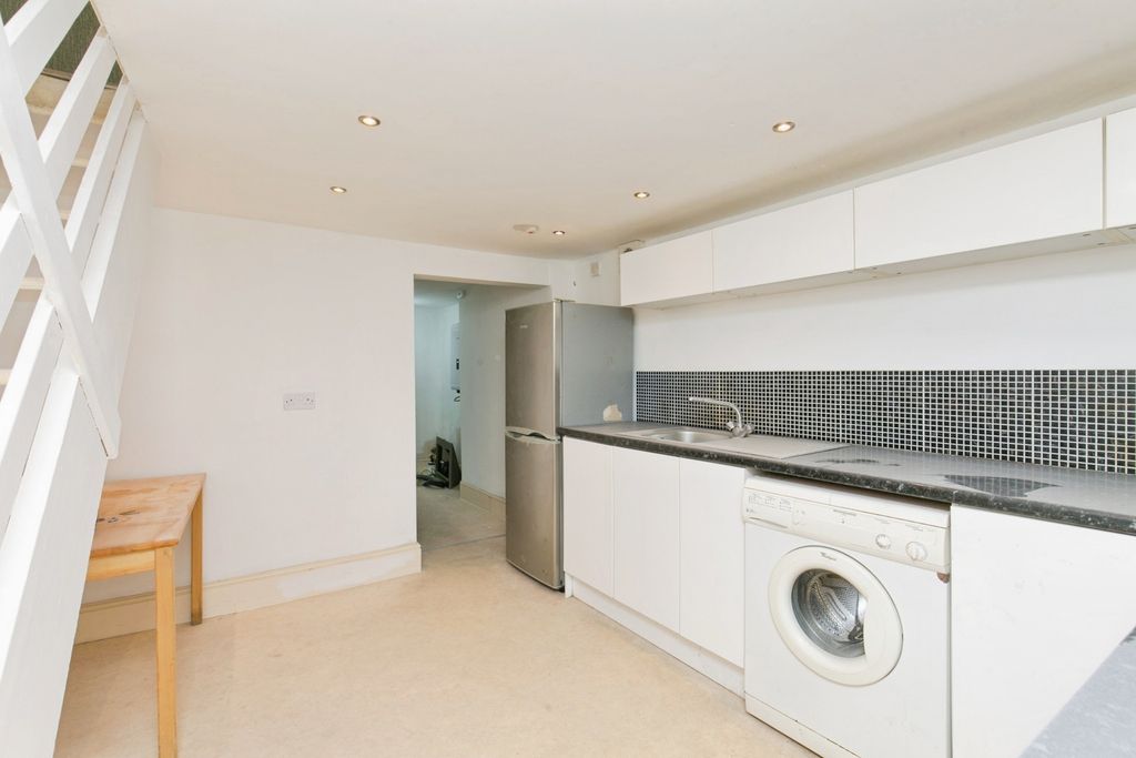 Property photo 3 of 17 Pbox-Img.Jpg