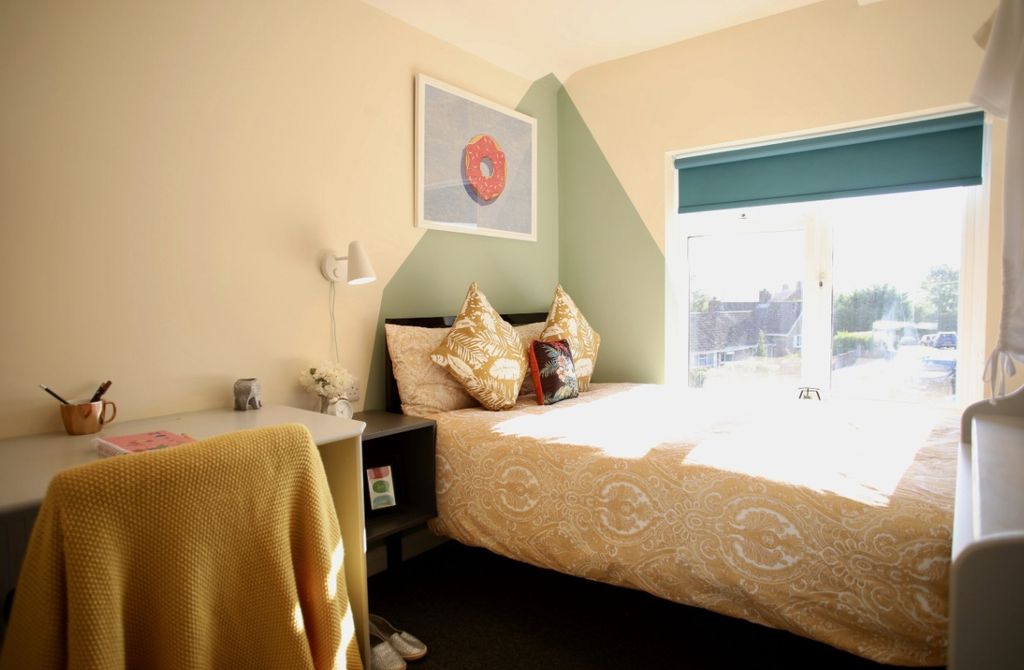 Property photo 1 of 7 This Charming Double Bedroom Features A Cozy Bed A...