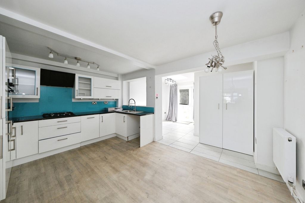Property photo 2 of 20 Pbox-Img.Jpg