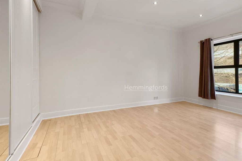 Property photo 2 of 6 Lp4Xaa3Bsku3Fvnn3Ga33A.Jpg
