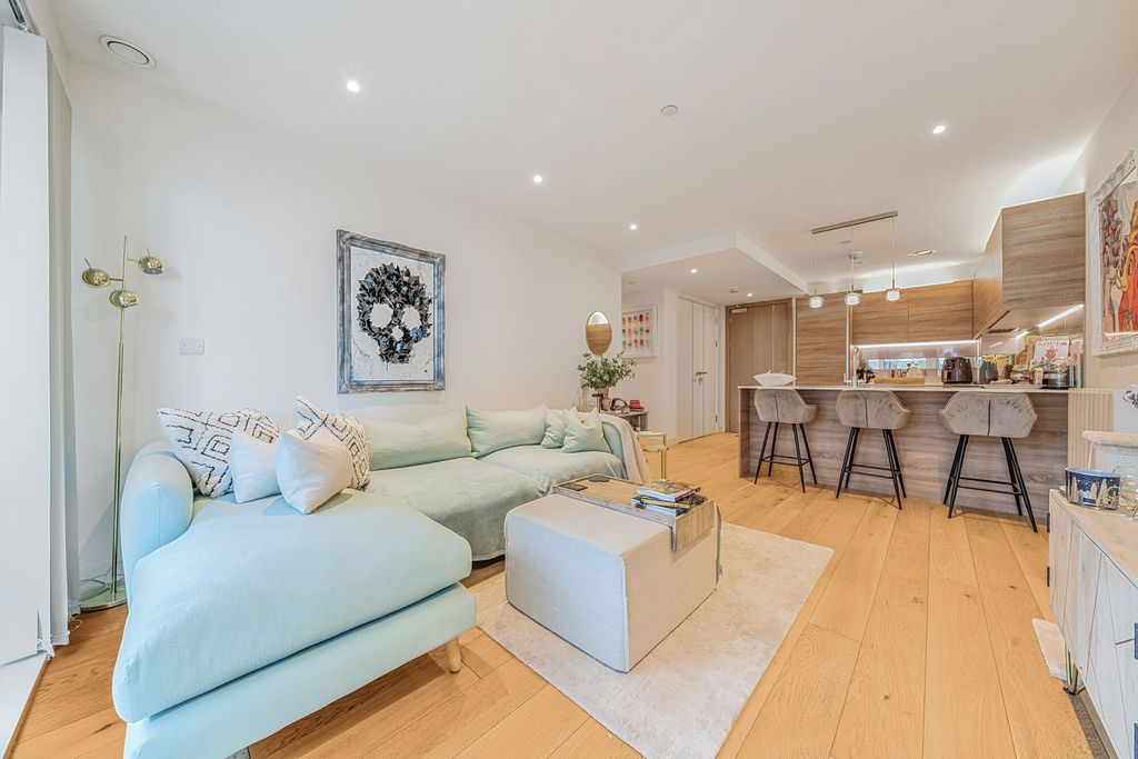 Property photo 1 of 22 Reception