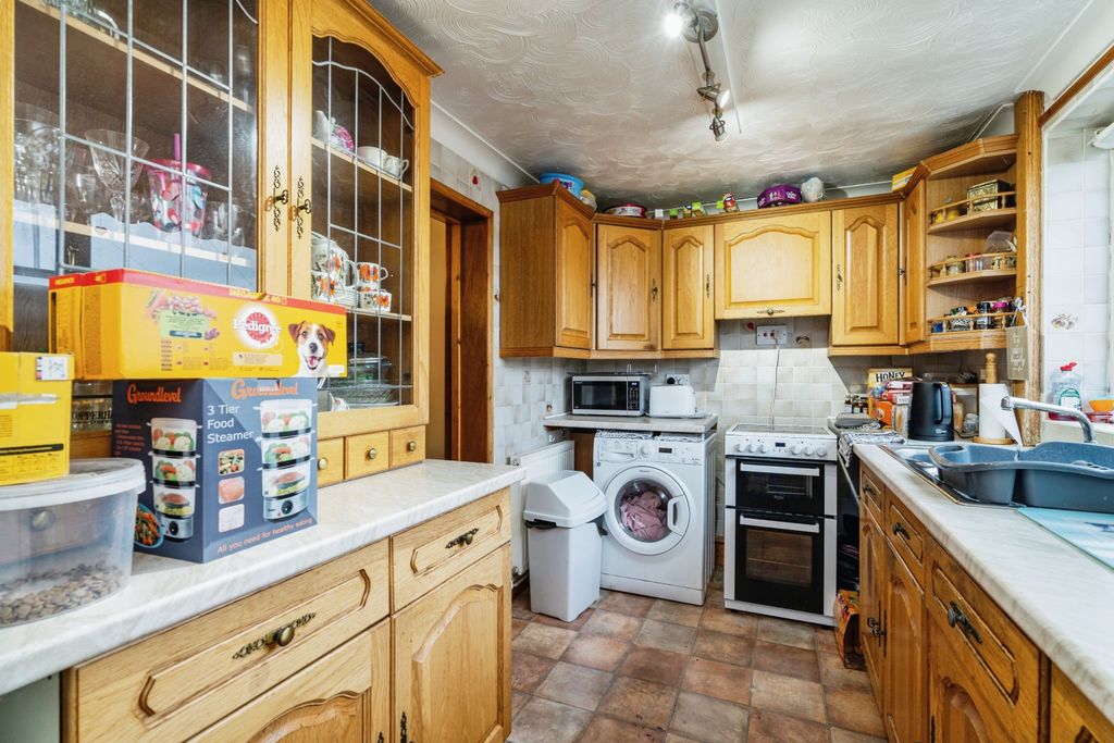 Property photo 3 of 20 Kitchen