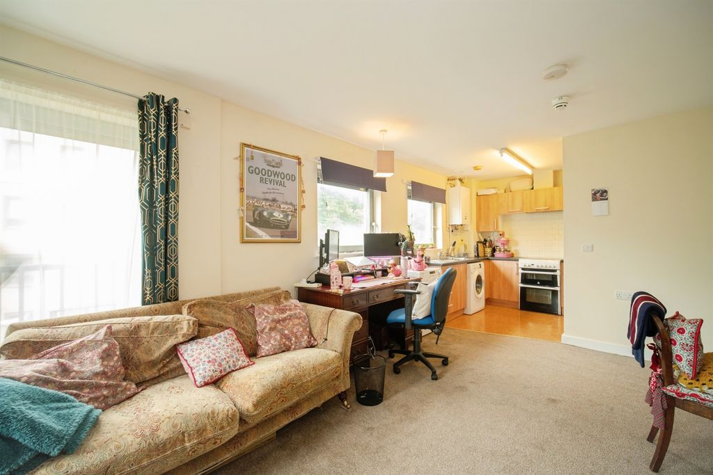 Property photo 3 of 14
