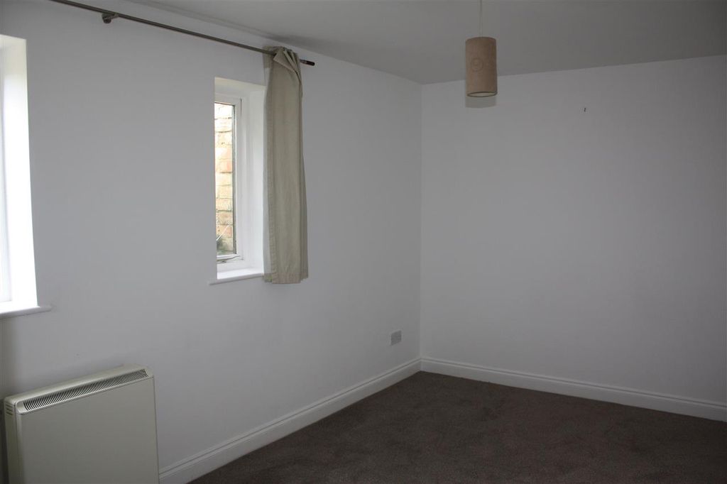 Property photo 2 of 9 Ground Floor Bedroom (Main Bedroom)