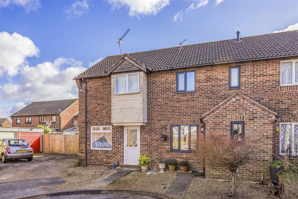 Property photo 3 of 14 9 Yardley Close, Copnor-Porticomarketing-Nexa-25.J