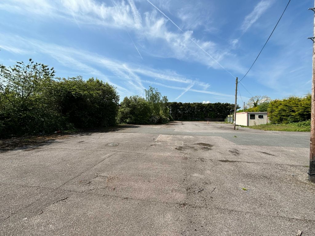 Property photo 3 of 7 Glenhaven Yard