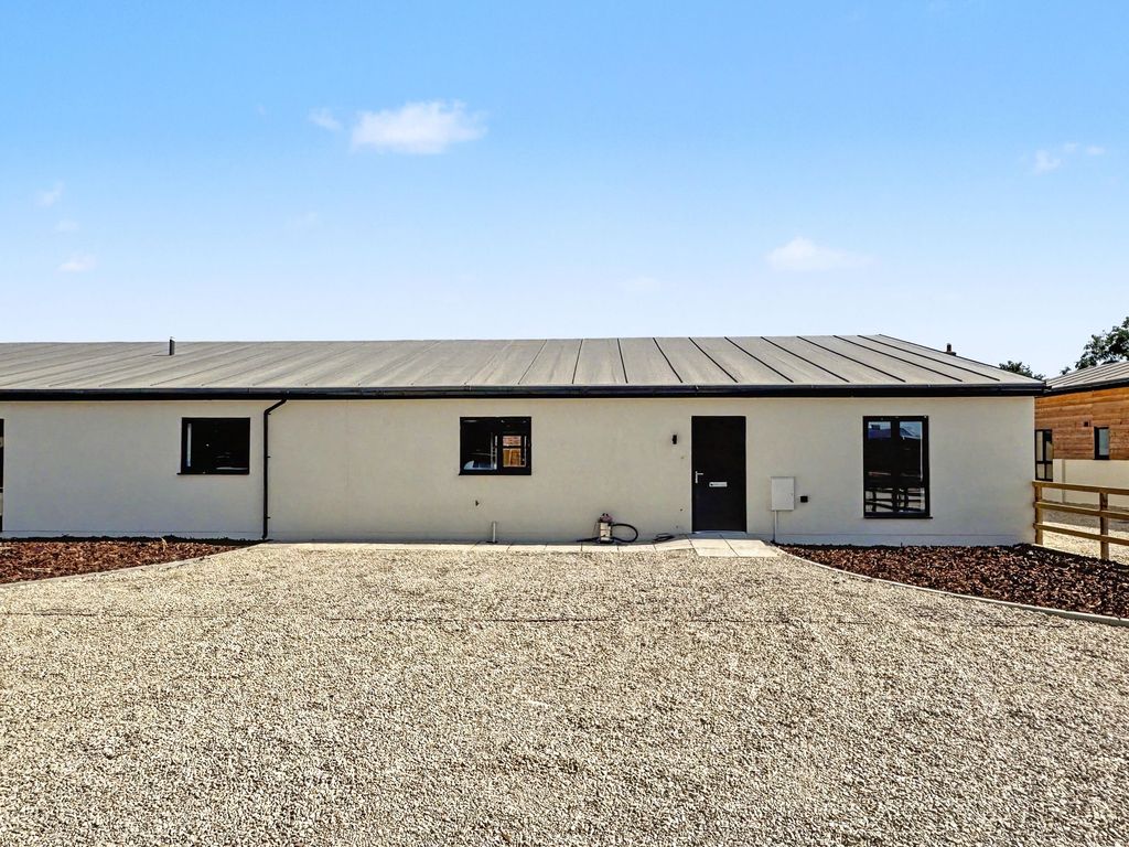 Property photo 2 of 3
