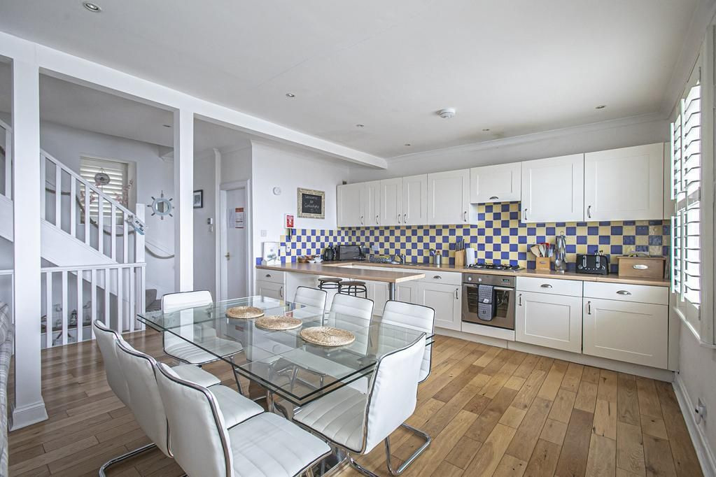 Property photo 3 of 18 Cup1379Seg Dining To Kitchen.Jpg