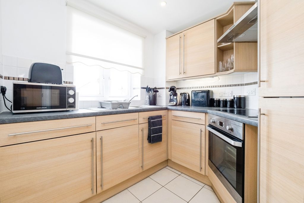 Additional image 9 of 1 bed flat for saleWhite Hart Lane, Romford RM7