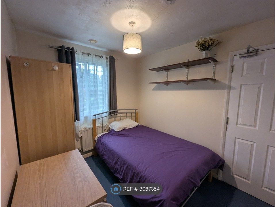 Property photo 1 of 8 The Room Looks Out Over The Rear Garden