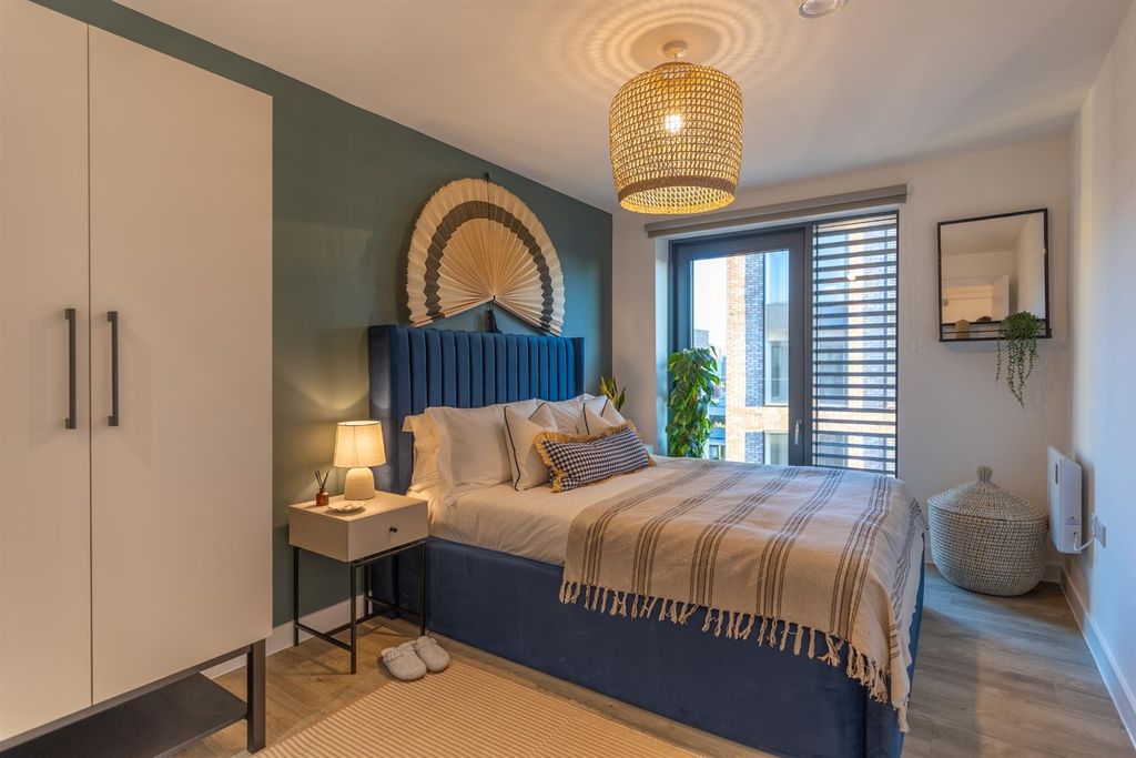Property photo 2 of 8 3 Bed-32.Jpg