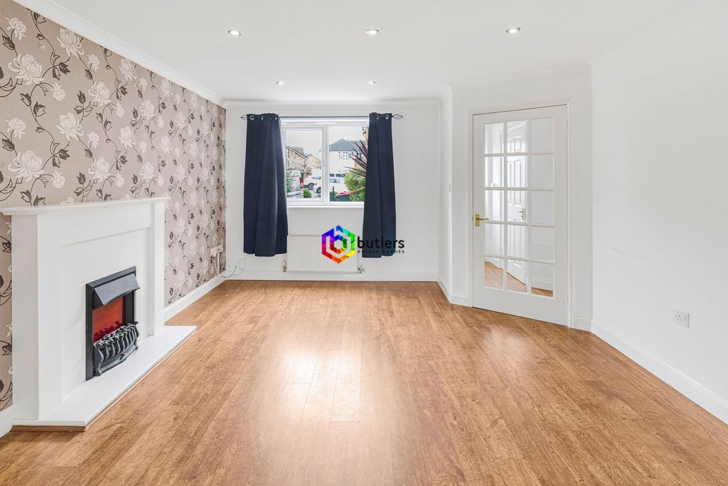 Property photo 2 of 15 Lounge