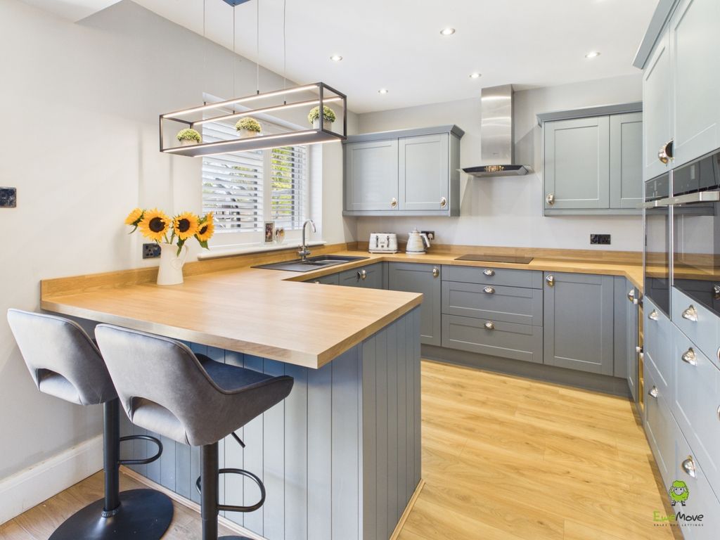 Property photo 2 of 21 Kitchen Diner Presented By James Hillier Of Ewemov