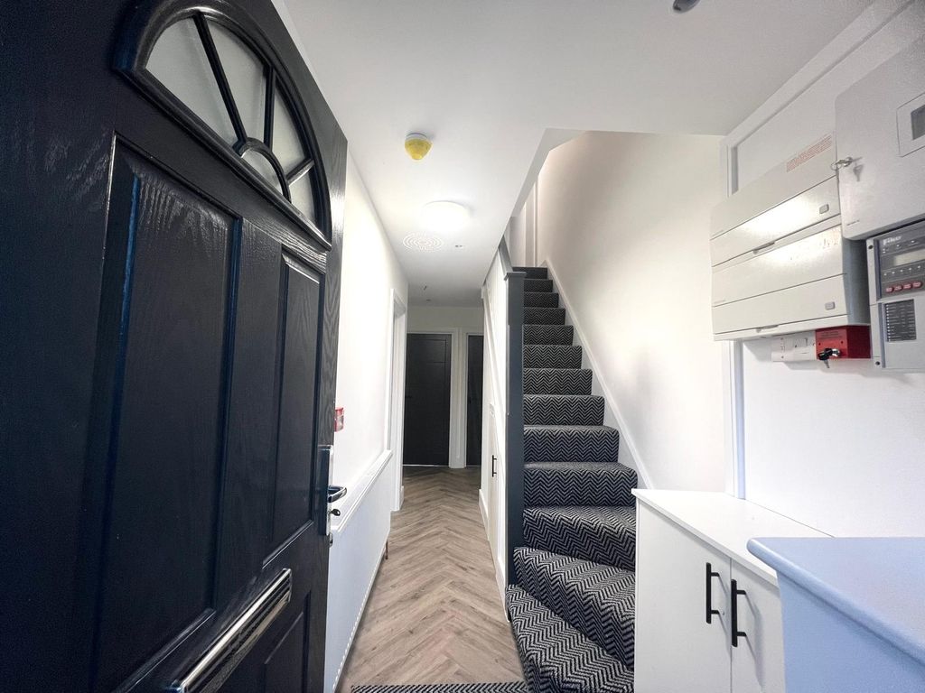 Property photo 2 of 26