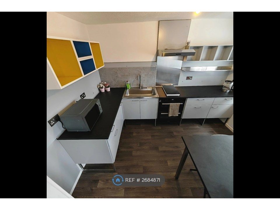 Property photo 3 of 22 Kitchen Entry