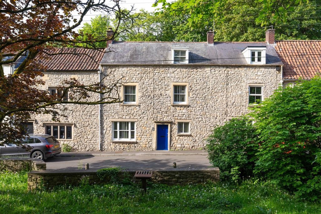 Property photo 1 of 18 5114411