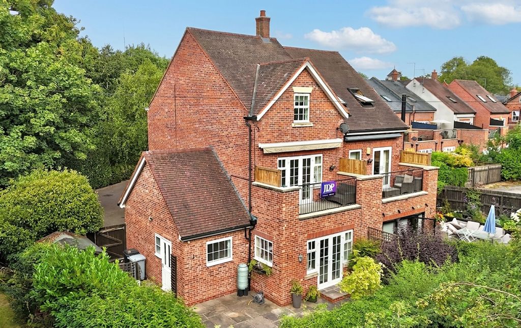 Property photo 1 of 18