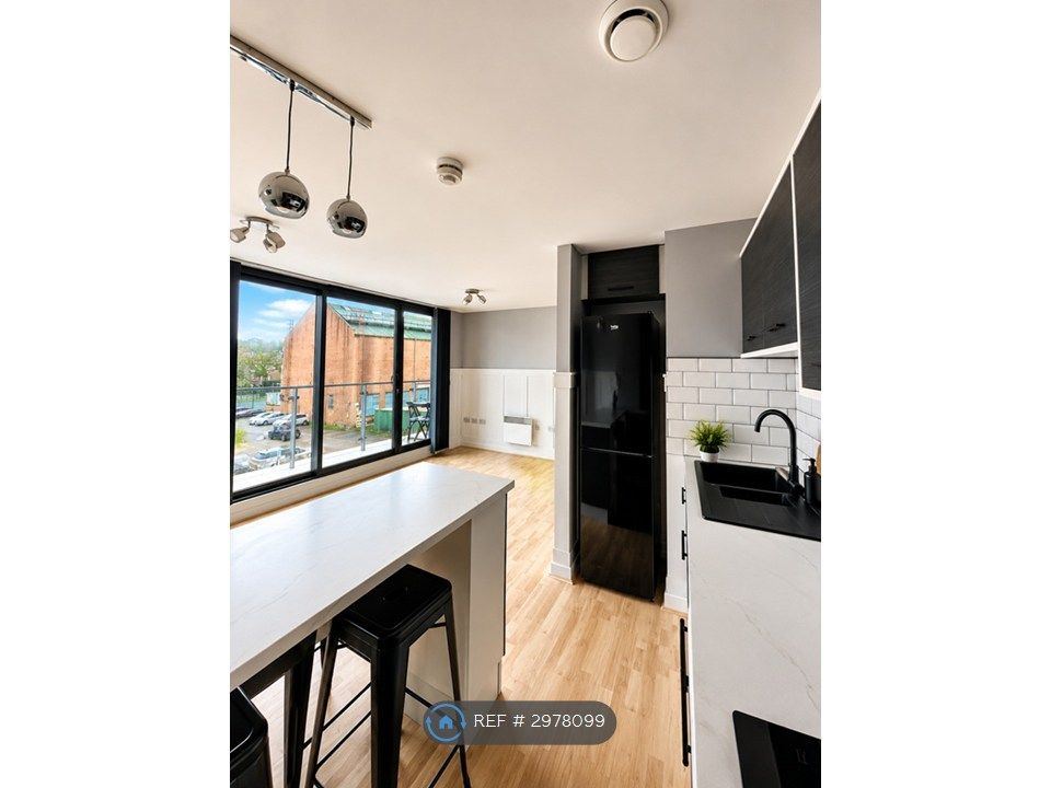 Property photo 3 of 15 10 Gavin Bank - Kitchen