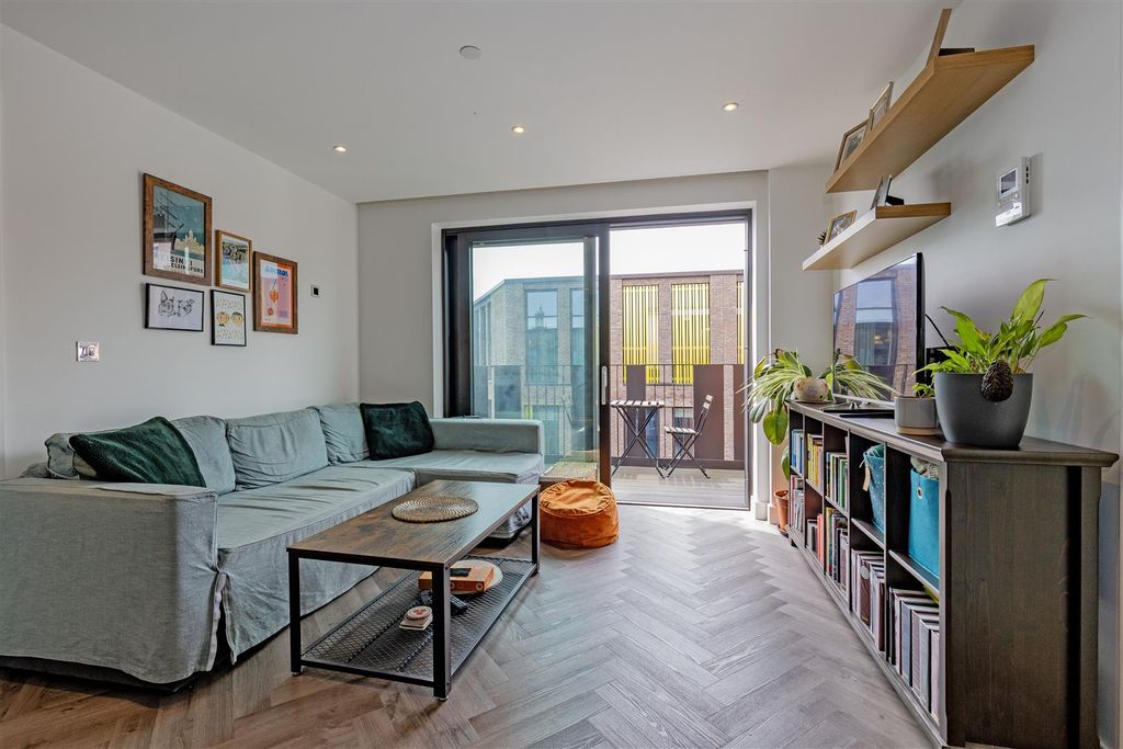 Property photo 3 of 18 Reception Room-2.Jpg