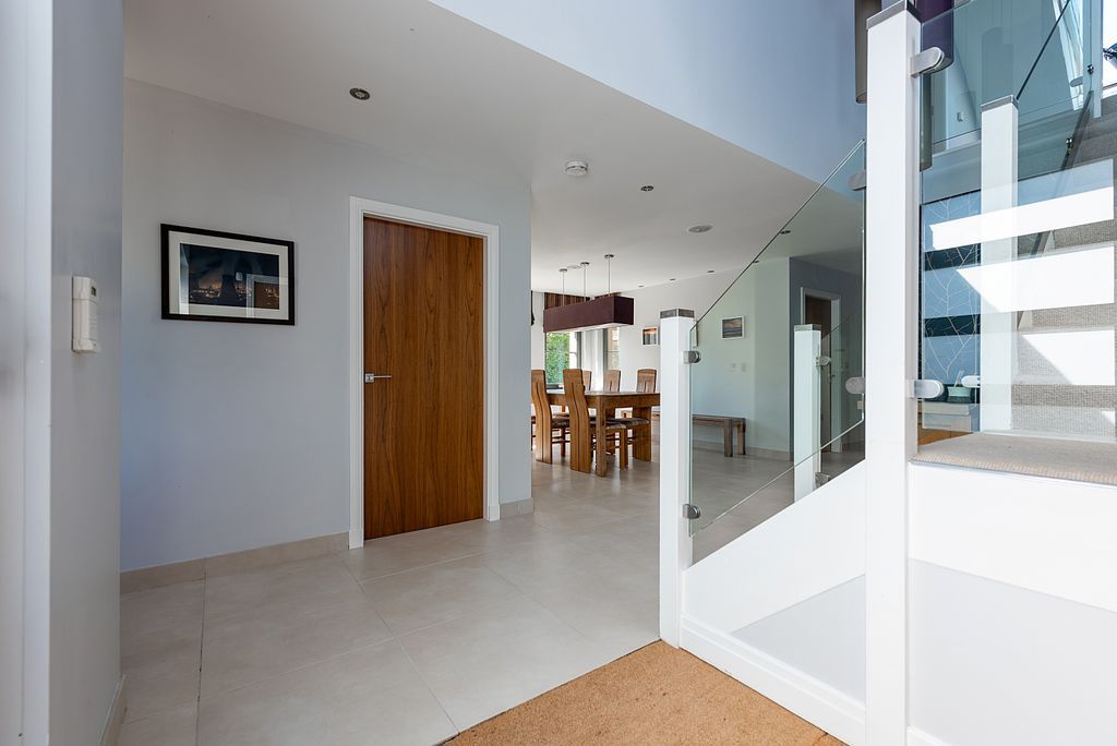 Property photo 2 of 41 Entry