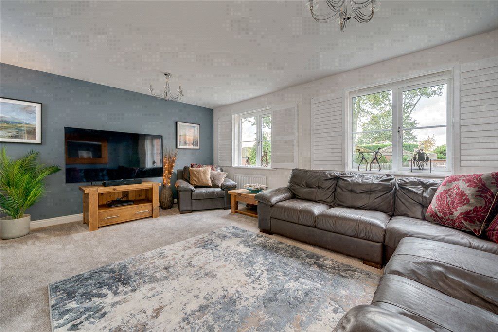 Property photo 3 of 23 Sitting Room